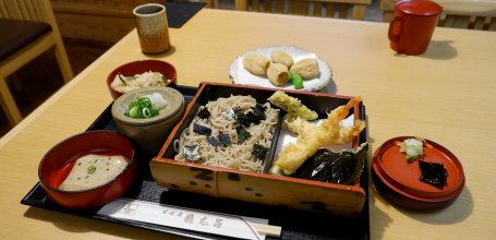 Gontaro Honten (Kyoto), Tenzaru Gozen course with cold soba noodles and tempura fritters