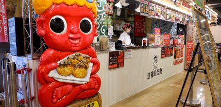 Odaiba Takoyaki Museum (Tokyo), Akaoni counter in the food court