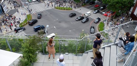 Tokyu Plaza Harajuku (Harakado), Elevated view on Jingumae Intersection