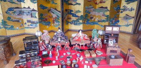 Nagahama, Shop window displaying traditional Hina Matsuri dolls