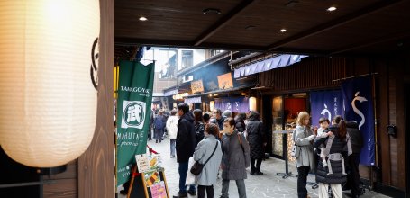 Toyosu Senkyaku Banrai (Tokyo), View on Menuki Odori street