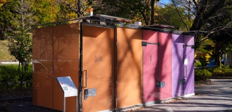 The Tokyo Toilet (Shibuya), Yoyogi Fukamachi mini-park toilet facility in its opaque winter setting, by Shigeru Ban