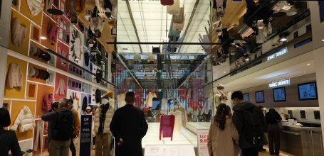 Uniqlo Ginza Flagship Store (Tokyo), Ground floor of the building