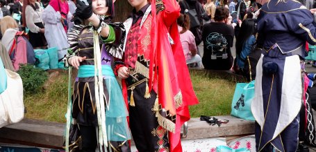 Ikebukuro Halloween Cosplay Festival, Cosplayers taking a selfie 2