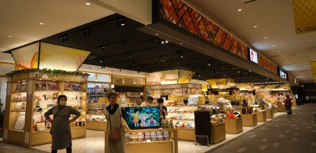 Haneda Airport Garden (Tokyo), Japanese souvenir shop