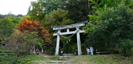 Hida no Sato (Takayama), Takumi-jinja shrine's torii gate