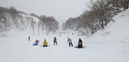 GALA Yuzawa Ski Resort (Niigata), Ski and snowboard run in the forest