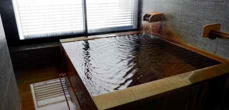 Niseko (Hokkaido), Onsen hot bath at Raku Suisan Hotel