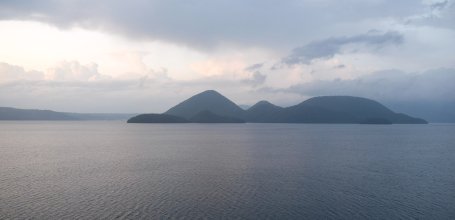 Lake Toya (Hokkaido), View on Nakajima Island