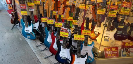 Ochanomizu (Tokyo), Window of a second-hand guitars store