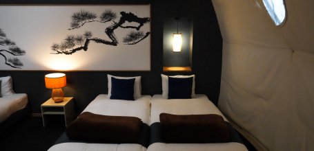 Mt.Fuji Glamping Terrace MINENOHANA (Kawaguchiko), Western-style bedding at the Terrace Suite Oriental Japon 7m Dome 2