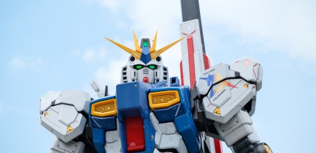 LaLaport Fukuoka, View of the upper part of the RX-93ff ν (Nu) Gundam statue