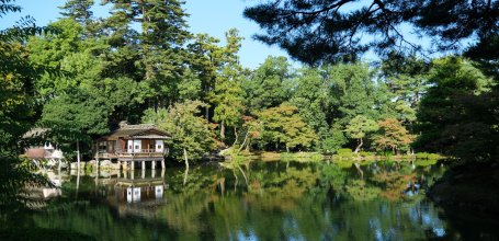 Kanazawa, Kenroku-en garden at the beginning of autumn