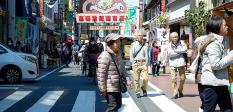 Sugamo (Tokyo), Elderly people in Jizo-dori shopping street