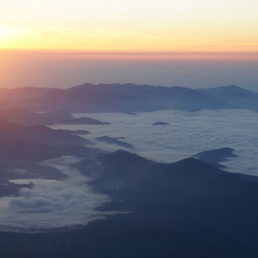 Sunrise at the top of Mount Fuji 4
