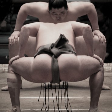 Sumo tournament in Osaka, Wrestlers preparing for a bout 2