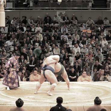 Sumo tournament in Osaka, Sumo bout 2