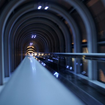 Umeda Sky Building (Osaka), Escalator
