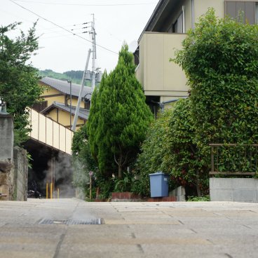 Beppu (Oita), Onsen steam oozing in the street