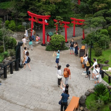 Jigoku Meguri in Beppu, Elevated view on Umi-jigoku