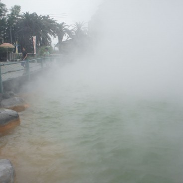 Jigoku Meguri in Beppu, Steaming pond in Oniyama-jigoku