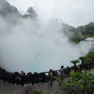 Jigoku Meguri in Beppu, A steaming pond