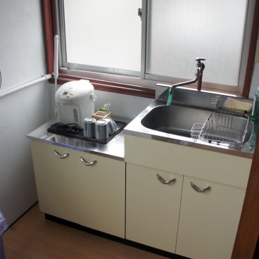 Happy Neko in Beppu, Kitchen area in the apartment
