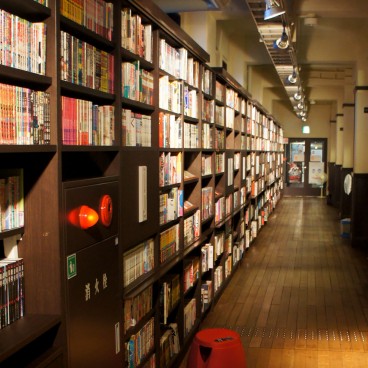 International Manga Museum in Kyoto, Manga bookshelves 3