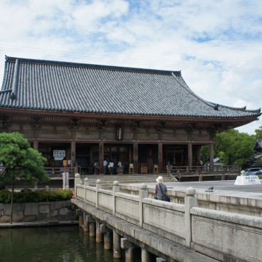 Shitenno-ji (Osaka), Rokujiraisando Pavilion and Ishibutai stage