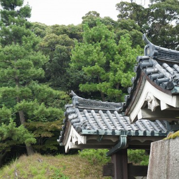 Nijo Castle (Kyoto), Detail of a gate's roof