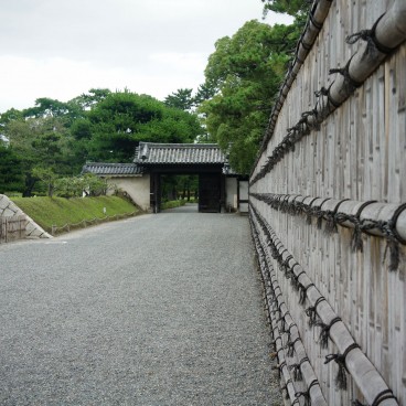 Nijo Castle (Kyoto), Wooden fence in the Castle's grounds