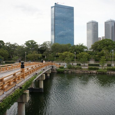 Osaka Castle, Gokuraku-bashi bridge and view on the city