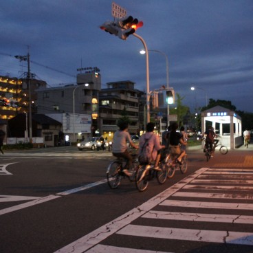 Kamo-gawa (Kyoto), Evening stroll in downtown Kyoto along the river