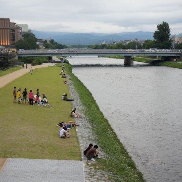 Kamo-gawa (Kyoto), Lawn and walking path along the river in summer