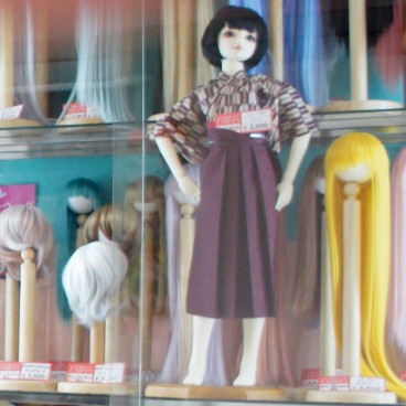 Nakano Broadway (Tokyo), Ball-jointed doll and its accessories
