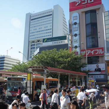 Nakano Broadway (Tokyo), Access to the Nakano Sun Mall covered arcade