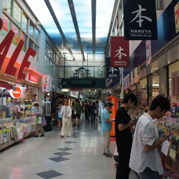 Nakano Broadway (Tokyo), Clothing store and bookshop
