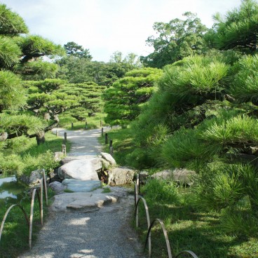 Ritsurin Koen (Takamatsu), Alley in the pine trees