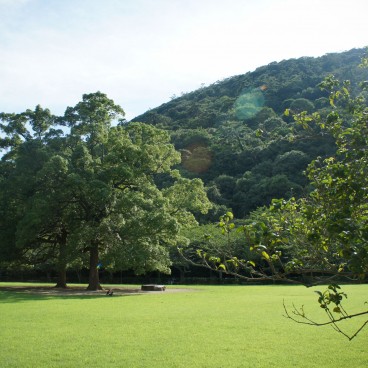 Ritsurin Koen (Takamatsu), View on Mount Shiun and a grassland
