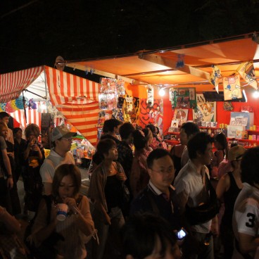 Tenjin Matsuri in Osaka, Festival goers and stands