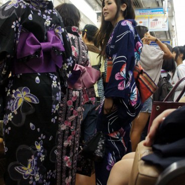 Tenjin Matsuri in Osaka, Festival goers in traditional yukata in the train