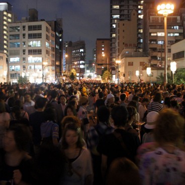 Tenjin Matsuri in Osaka, Festival goers in the street