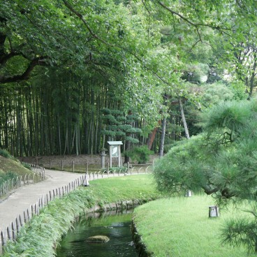 Koraku-en (Okayama), Walking path in the garden