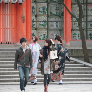 Yasaka-jinja (Kyoto), Visitors at the shrine