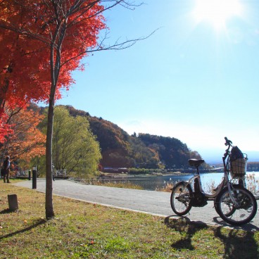 Lake Kawaguchiko (Mount Fuji), Electric bicycle trip around the lake