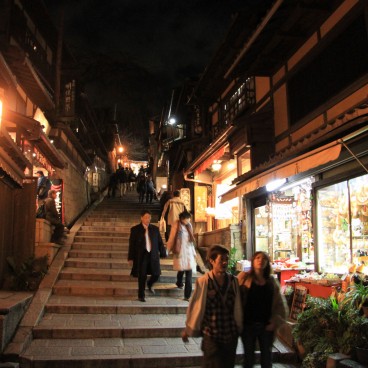 Kiyomizu-dera, Momiji light-up on the slopes 2