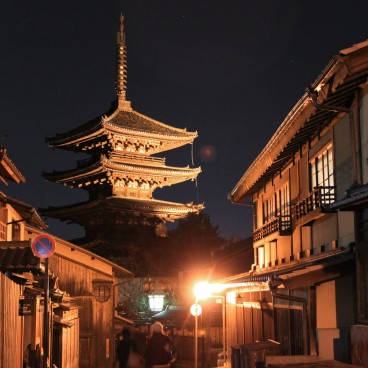 Kiyomizu-dera, Momiji light-up and pagoda