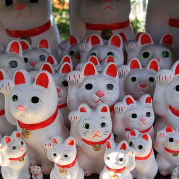 Gotoku-ji (Tokyo), Maneki-Neko cats statues 4