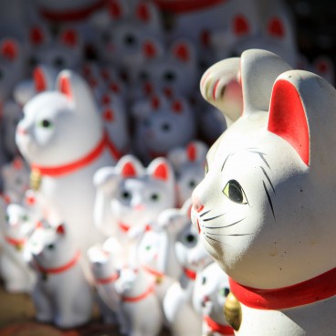 Gotoku-ji (Tokyo), Maneki-Neko cats statues 3