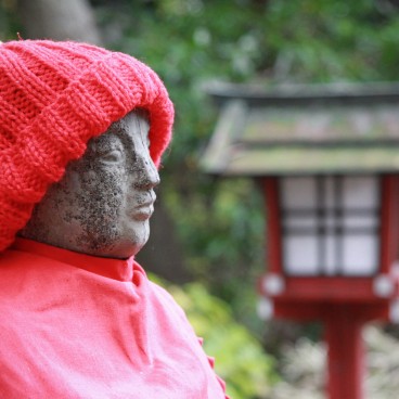 Mount Takao (Tokyo), Jizo statue wearing a red hat
